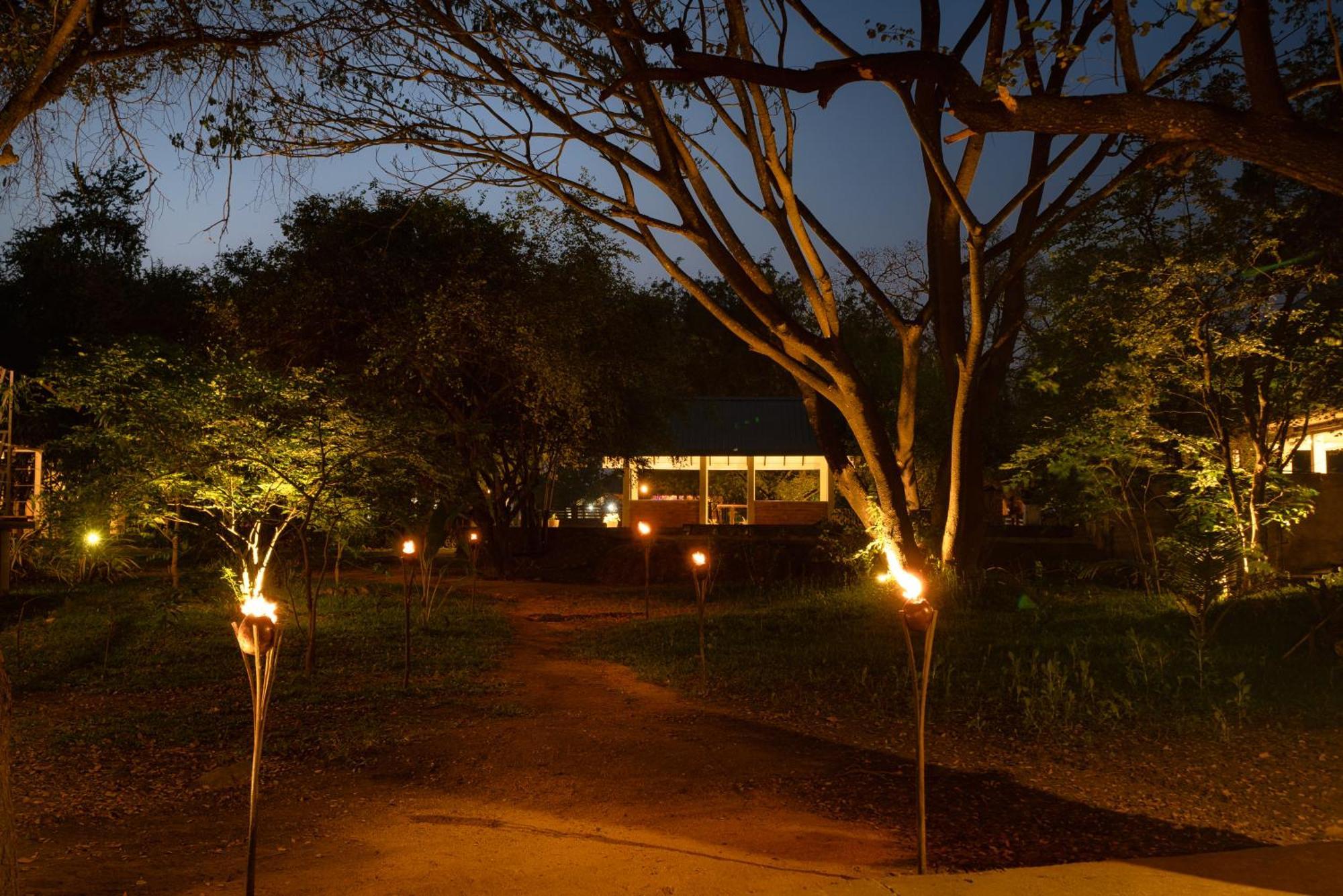 Lario Resort Sigiriya Exteriör bild