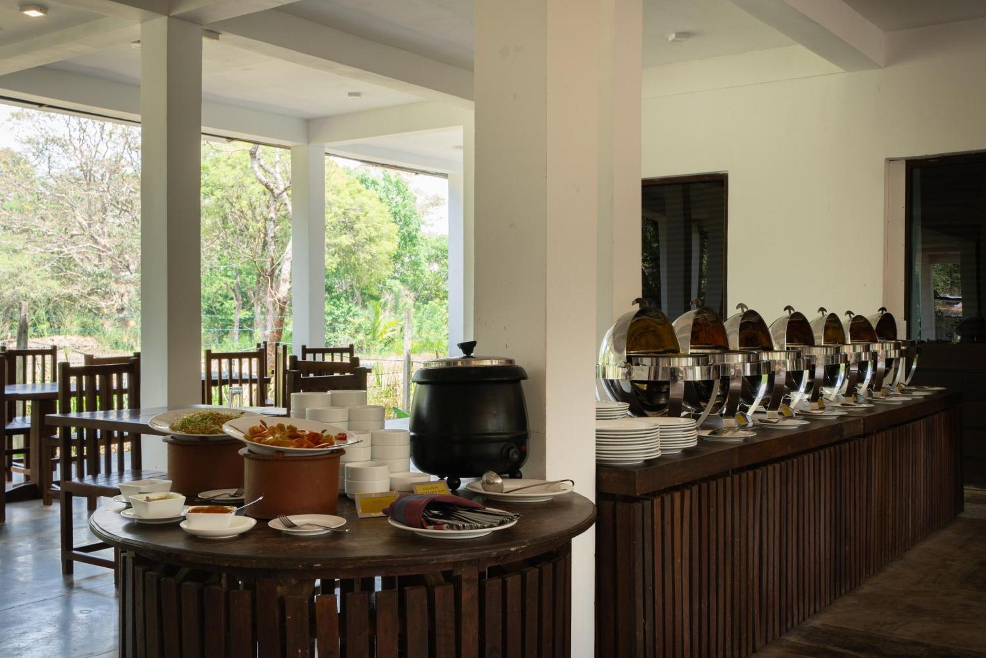 Lario Resort Sigiriya Exteriör bild